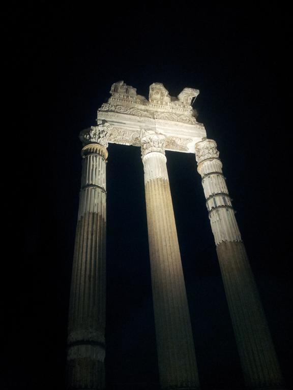 Residenza Gens Julia Bed & Breakfast Rome Bagian luar foto